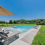 فيلة In Lucca With Infinity Pool