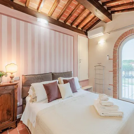 Villa In Lucca With Infinity Pool
