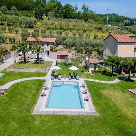 In Lucca With Infinity Pool Villa