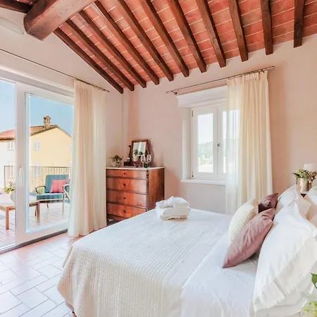 In Lucca With Infinity Pool Villa