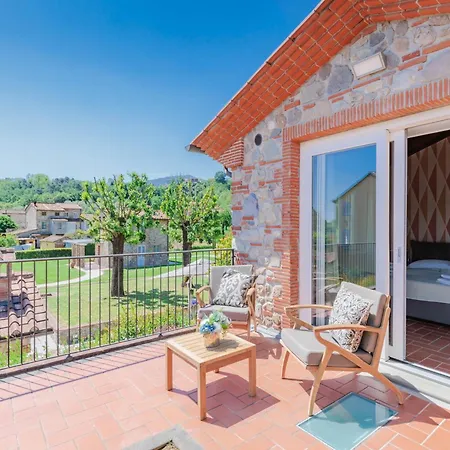 Villa In Lucca With Infinity Pool